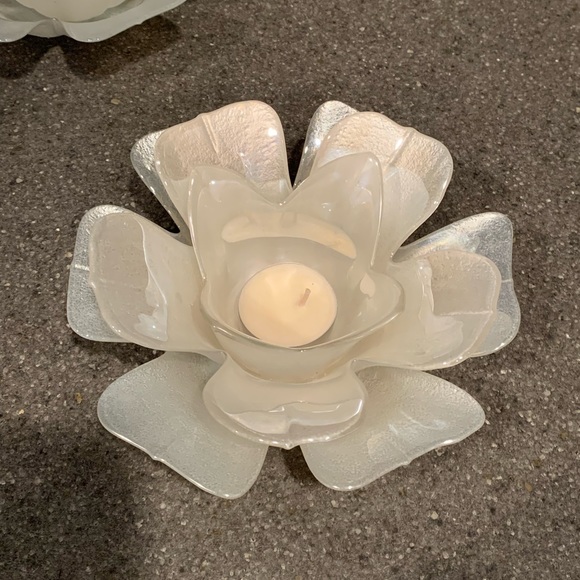 🎉HOST PICK🎉 Urban Barn - Frosted Lotus Tealight Holders - Picture 3 of 5